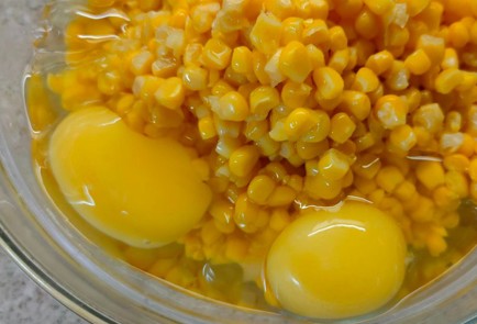 Фото шага рецепта Кукурузные оладьи 191293 шаг 3