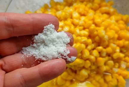 Фото шага рецепта Кукурузные оладьи 191293 шаг 4