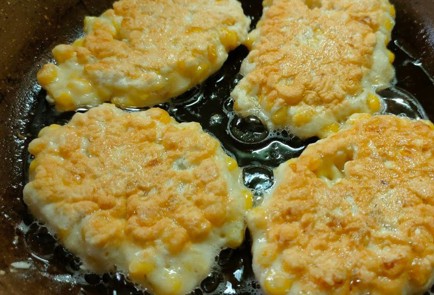 Фото шага рецепта Кукурузные оладьи 191293 шаг 9