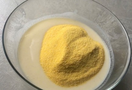 Фото шага рецепта Кукурузный манник 174345 шаг 4  