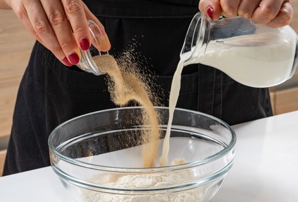 Фото шага рецепта Кулич краффин 176177 шаг 2  