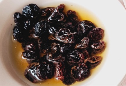 Фото шага рецепта Кулич с изюмом и лепестками миндаля 176331 шаг 1  