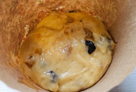 Фото шага рецепта Кулич с изюмом и лепестками миндаля 176331 шаг 10  