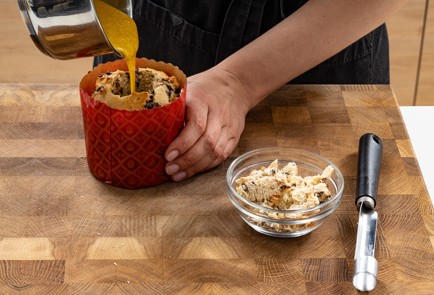 Фото шага рецепта Кулич с начинкой 188909 шаг 11  