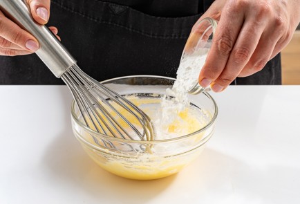 Фото шага рецепта Кулич с начинкой 188909 шаг 3  