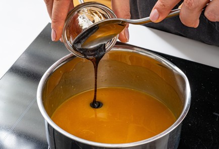 Фото шага рецепта Кулич с начинкой 188909 шаг 4  