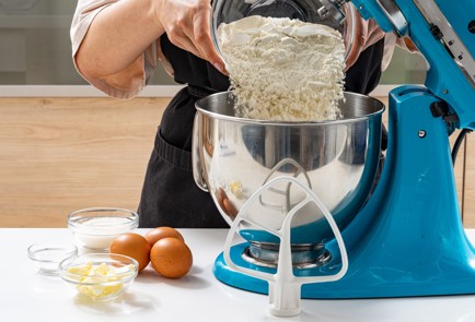 Фото шага рецепта Кулич с начинкой 188909 шаг 7  