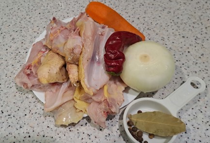 Фото шага рецепта Курица домашняя тушенная в духовке 190596 шаг 1  