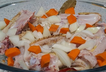 Фото шага рецепта Курица домашняя тушенная в духовке 190596 шаг 6  