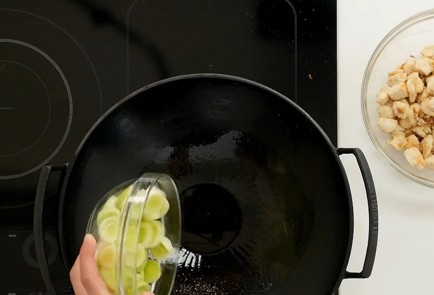 Фото шага рецепта Курица гунбао 92734 шаг 8  