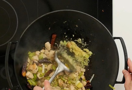 Фото шага рецепта Курица гунбао 92734 шаг 9  