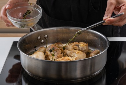 Фото шага рецепта Курица на сковороде 174914 шаг 9