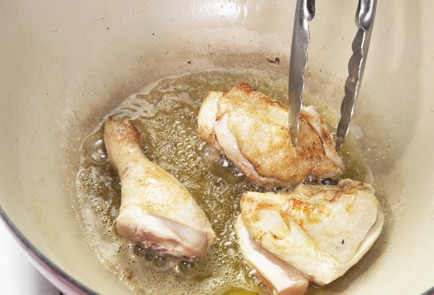 Фото шага рецепта Курица побаскски 68754 шаг 2  