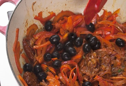 Фото шага рецепта Курица побаскски 68754 шаг 3  