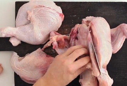 Фото шага рецепта Курица повенски 80531 шаг 2  