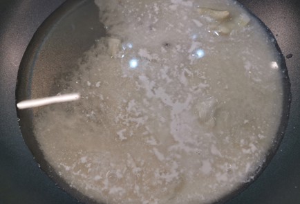 Фото шага рецепта Курица пошированная в роме 186450 шаг 5  