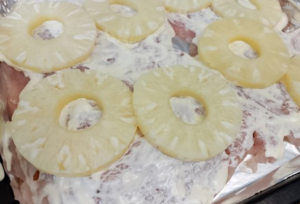 Фото шага рецепта Курица с ананасами в духовке 191397 шаг 7  