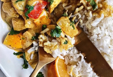 Фото шага рецепта Курица с ананасами в соусе карри 173565 шаг 3