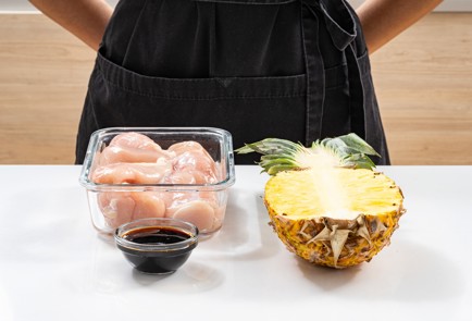 Фото шага рецепта Курица с ананасом и сыром 187605 шаг 1  