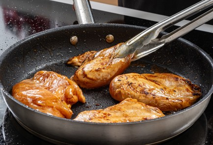 Фото шага рецепта Курица с ананасом и сыром 187605 шаг 4  