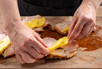 Фото шага рецепта Курица с ананасом и сыром 187605 шаг 7  