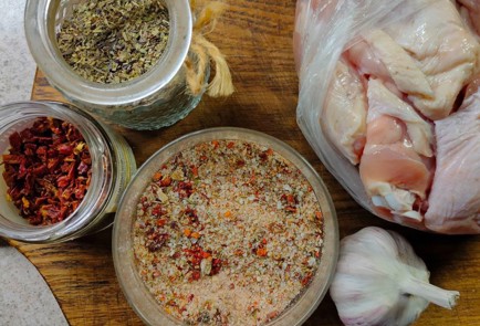 Фото шага рецепта Курица в духовке с чесноком поитальянски 190196 шаг 1  