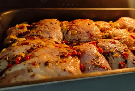 Фото шага рецепта Курица в духовке с чесноком поитальянски 190196 шаг 12  