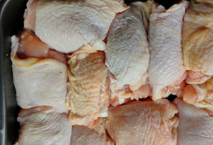 Фото шага рецепта Курица в духовке с чесноком поитальянски 190196 шаг 2  