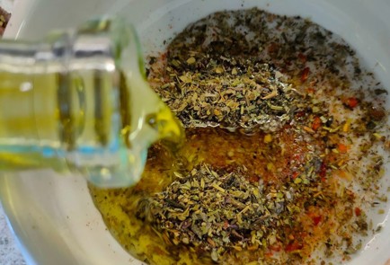 Фото шага рецепта Курица в духовке с чесноком поитальянски 190196 шаг 5  