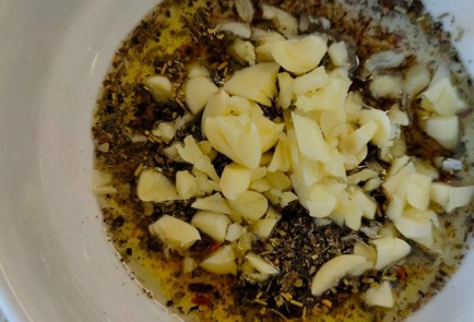 Фото шага рецепта Курица в духовке с чесноком поитальянски 190196 шаг 7  