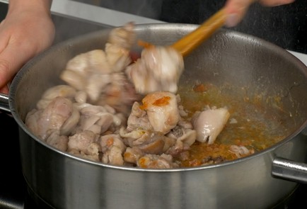 Фото шага рецепта Курица с фасолью 151697 шаг 3  