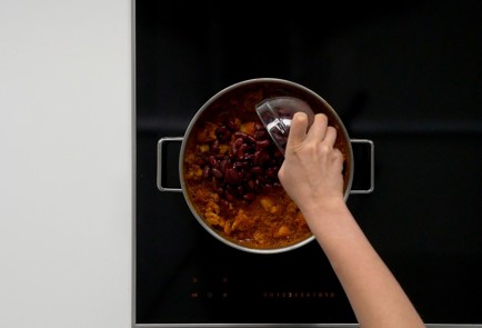 Фото шага рецепта Курица с фасолью 151697 шаг 7  