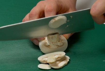 Фото шага рецепта Курица с грибами в духовке 140638 шаг 4  