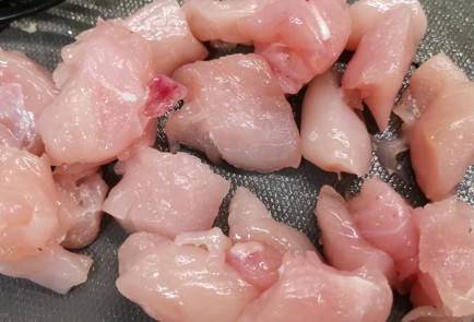 Фото шага рецепта Курица с грибами в сливочном соусе 175510 шаг 1  