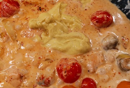 Фото шага рецепта Курица с грибами в сливочном соусе 175510 шаг 11  