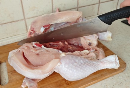 Фото шага рецепта Курица с хрустящей корочкой в духовке 191209 шаг 2