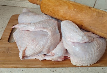 Фото шага рецепта Курица с хрустящей корочкой в духовке 191209 шаг 4