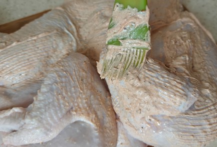 Фото шага рецепта Курица с хрустящей корочкой в духовке 191209 шаг 9