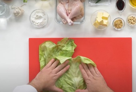 Фото шага рецепта Курица с имбирем в капустных листьях 151579 шаг 1  