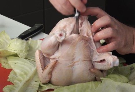 Фото шага рецепта Курица с имбирем в капустных листьях 151579 шаг 2  