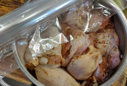 Фото шага рецепта Курица с кабачками в рукаве 176224 шаг 1  