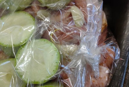 Фото шага рецепта Курица с кабачками в рукаве 176224 шаг 9  