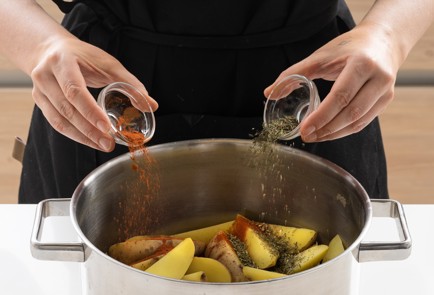 Фото шага рецепта Курица с картошкой в духовке 140333 шаг 5  