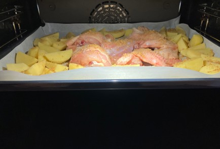 Фото шага рецепта Курица с картошкой в ореховой приправе 174840 шаг 9  