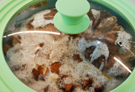 Фото шага рецепта Курица с лисичками на сковороде 186842 шаг 14