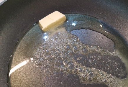 Фото шага рецепта Курица с лисичками на сковороде 186842 шаг 3