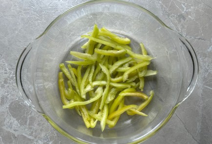 Фото шага рецепта Курица с овощами в духовке 186996 шаг 2  