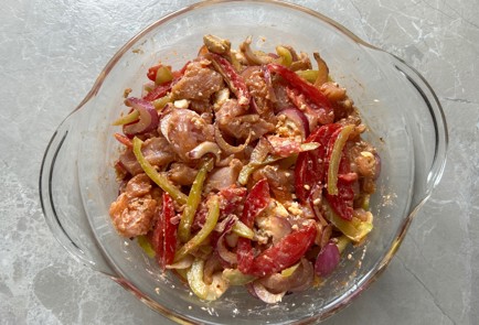 Фото шага рецепта Курица с овощами в духовке 186996 шаг 9  