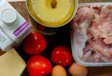 Фото шага рецепта Курица с помидорами и ананасами в духовке 191242 шаг 1  