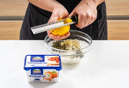 Фото шага рецепта Курица с творожным сыром в духовке на подушке из овощей 188032 шаг 3  